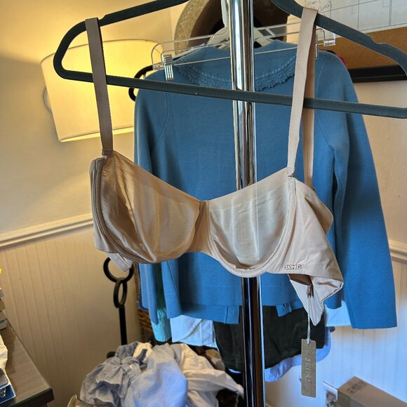 SKIMS 36DD unlined balconette bra - Picture 2 of 4